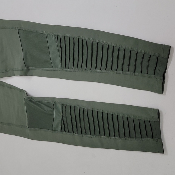 Alo Yoga High Waist Moto Legging Jungle M (one small hole) - Picture 9 of 11